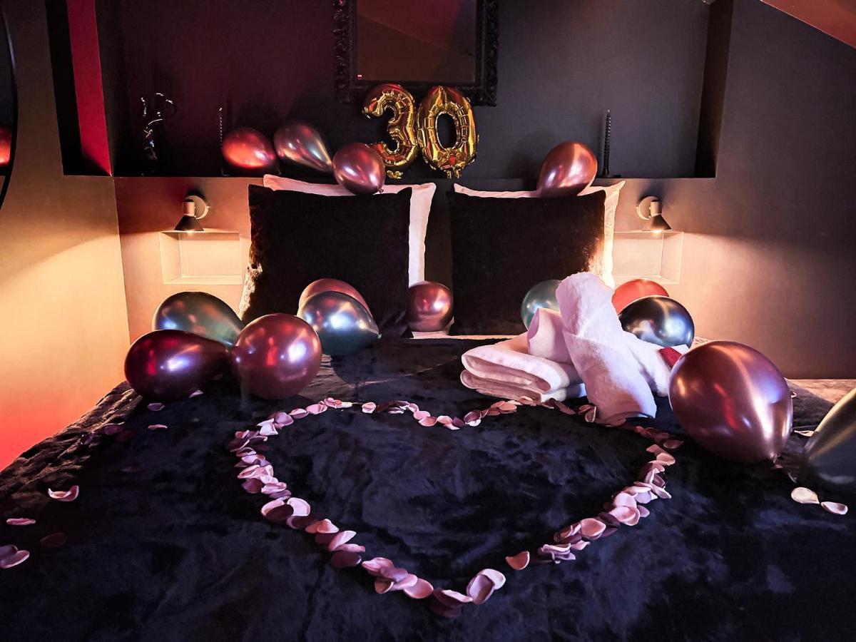 Suite Rouge Baiser Avec Jacuzzi Privatif - Loveroom Insolite Saint-Etienne  Exteriér fotografie